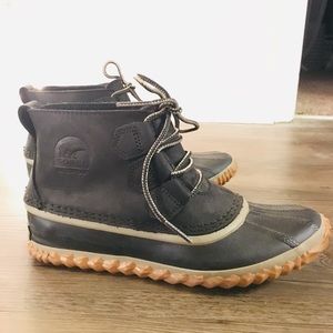 Sorel Out N About Boots - WORN ONCE, WOMENS SIZE 7